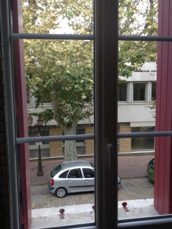 Hotel Restaurant Le Central Chateaurenard Exterior photo