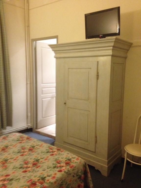 Hotel Restaurant Le Central Chateaurenard Room photo