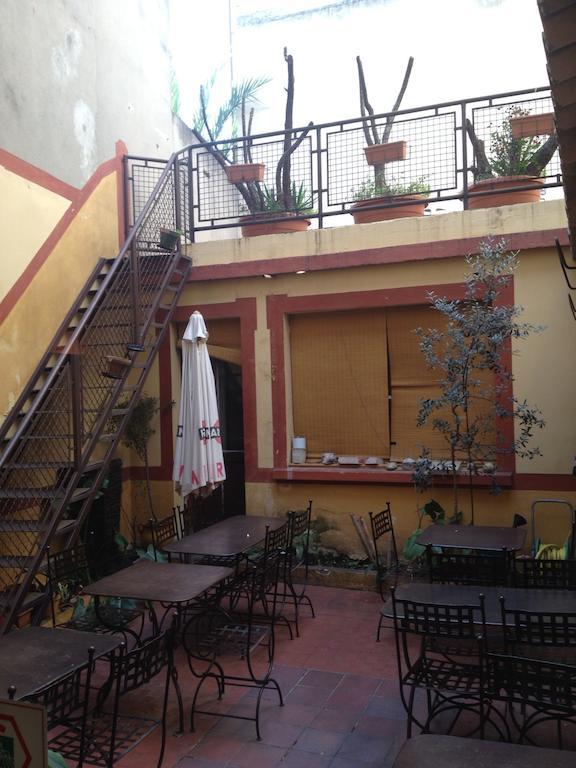 Hotel Restaurant Le Central Chateaurenard Exterior photo